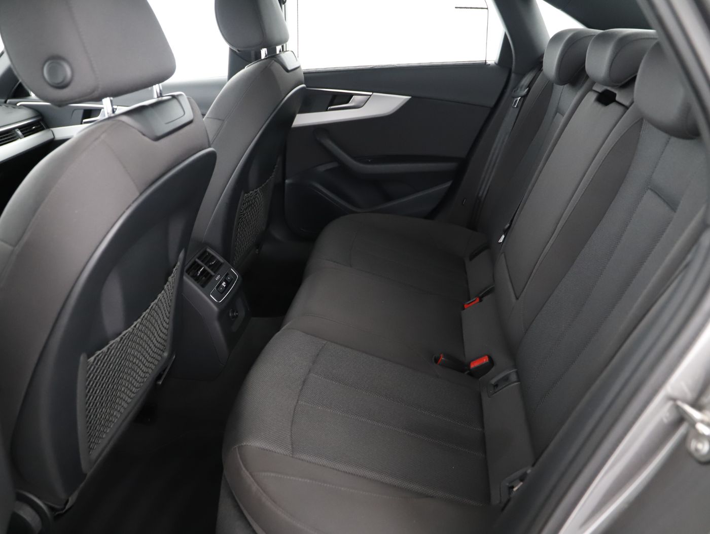 Audi A4 40 2.0 TDI quattro advanced | Bild 11 von 27