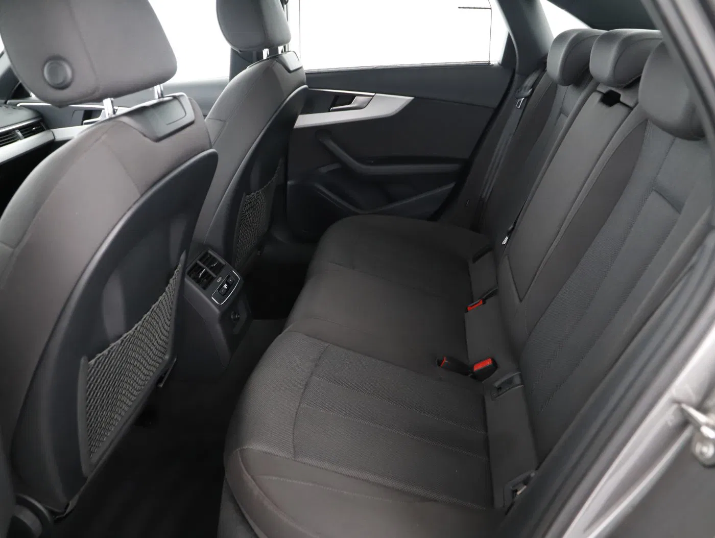 Audi A4 40 2.0 TDI quattro advanced | Bild 11 von 27