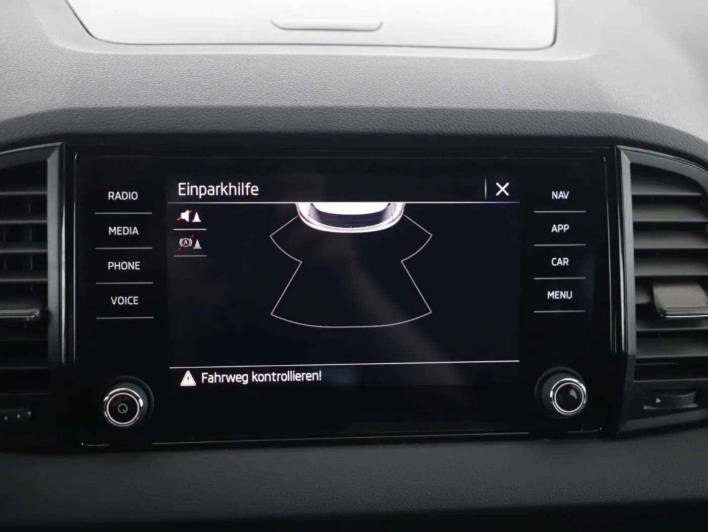 Skoda KAROQ 4x4 SPORTLINE TDI DSG | Bild 18 von 26