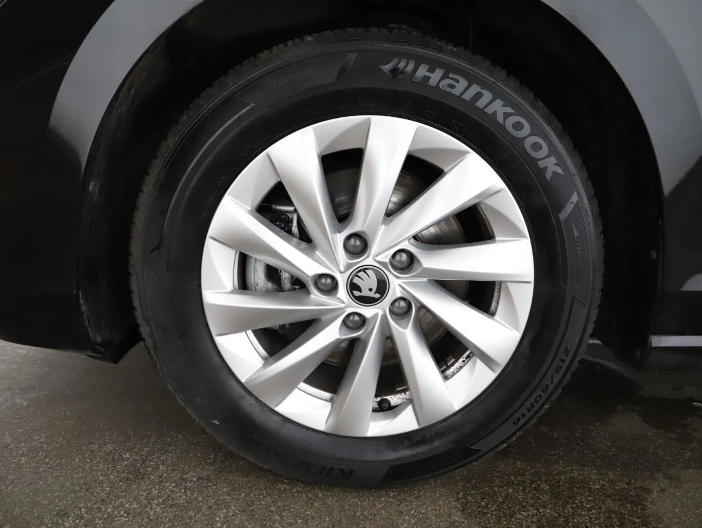 Skoda Superb Combi 2.0 TDI Essence | Bild 6 von 24