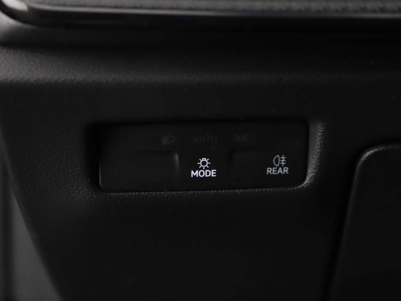 Skoda Superb Combi 2.0 TDI Essence | Bild 8 von 24
