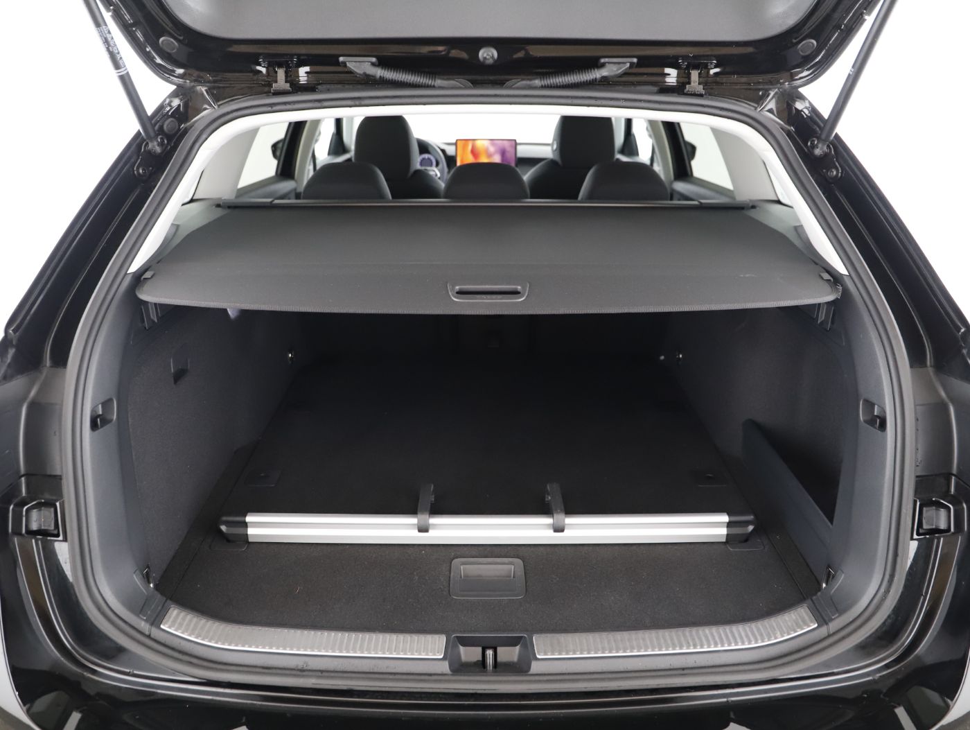 Skoda Superb Combi 2.0 TDI Essence | Bild 23 von 24