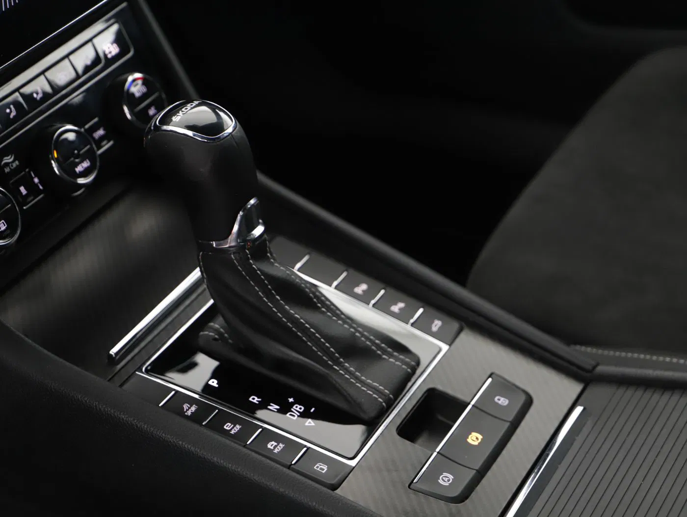 Skoda Superb Combi 1.4TSI iV Sportline | Bild 11 von 25