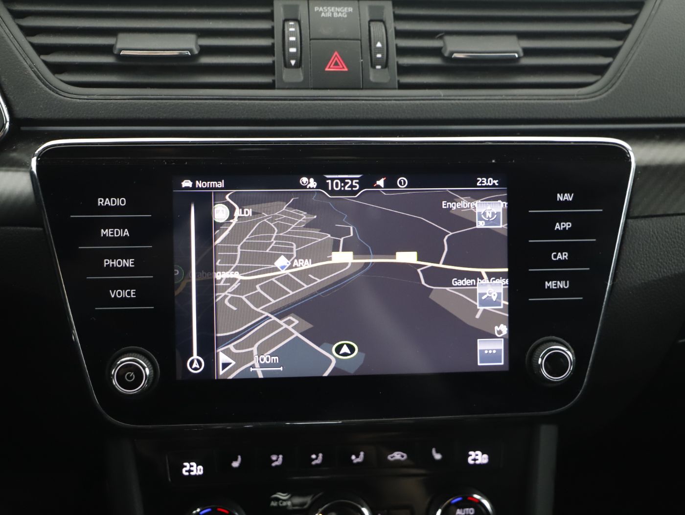 Skoda Superb Combi 1.4TSI iV Sportline | Bild 14 von 25