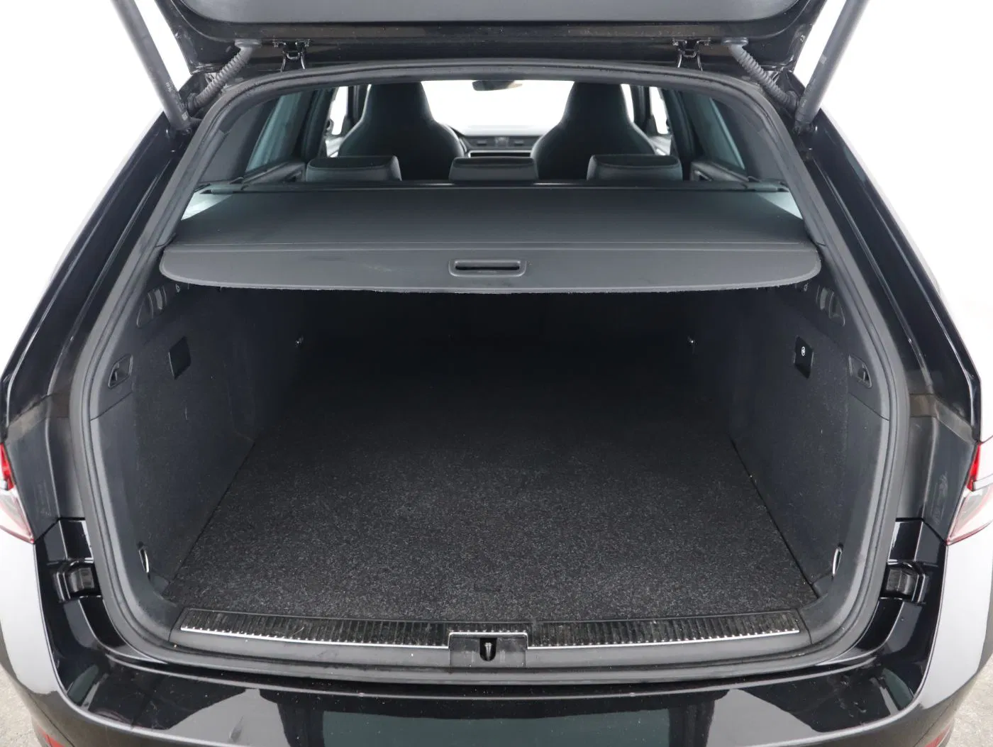 Skoda Superb Combi 1.4TSI iV Sportline | Bild 23 von 25