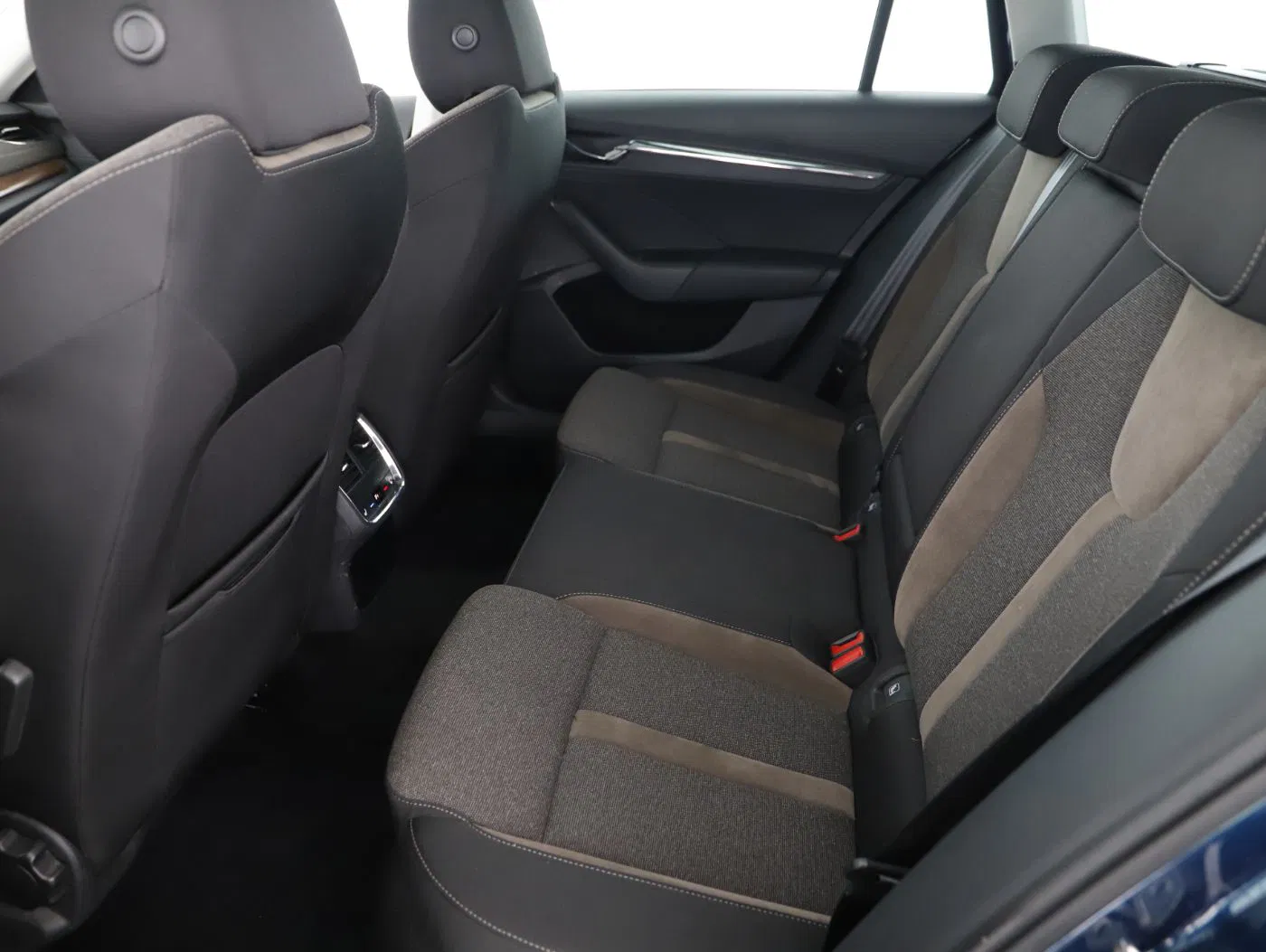 Skoda Octavia Combi 2.0 TDI 4x4 Scout | Bild 9 von 25