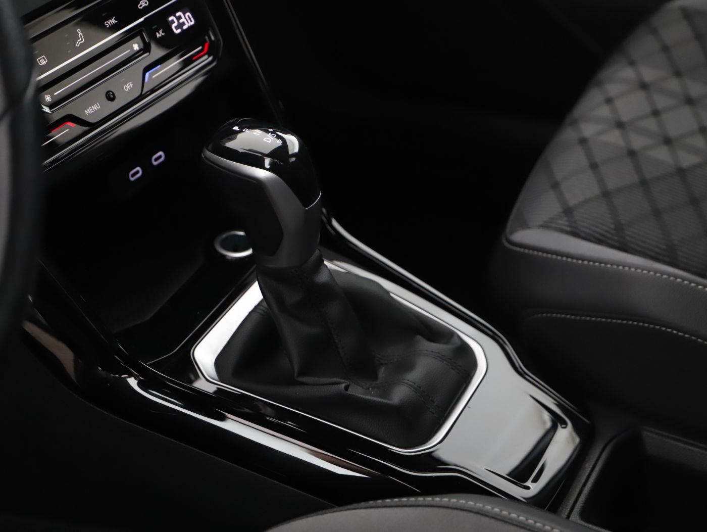 VW T-Roc 2.0 TDI R-Line | Bild 12 von 24
