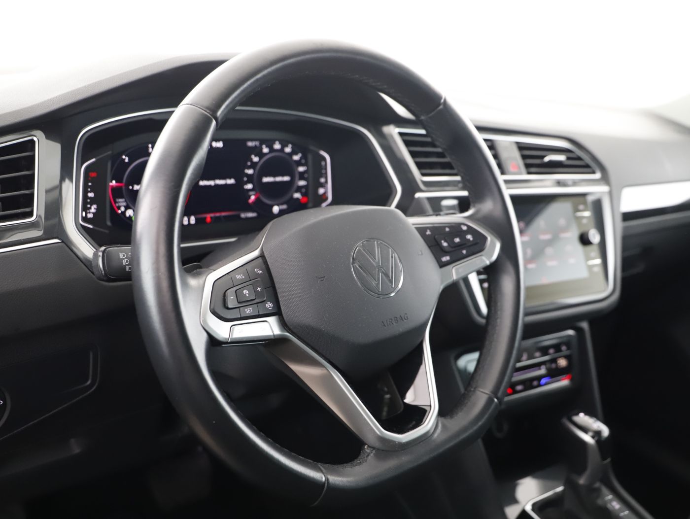 VW Tiguan 2.0 TDI BMT Elegance | Bild 8 von 23