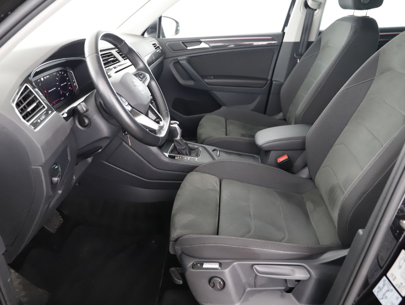 VW Tiguan 2.0 TDI BMT Elegance | Bild 9 von 23