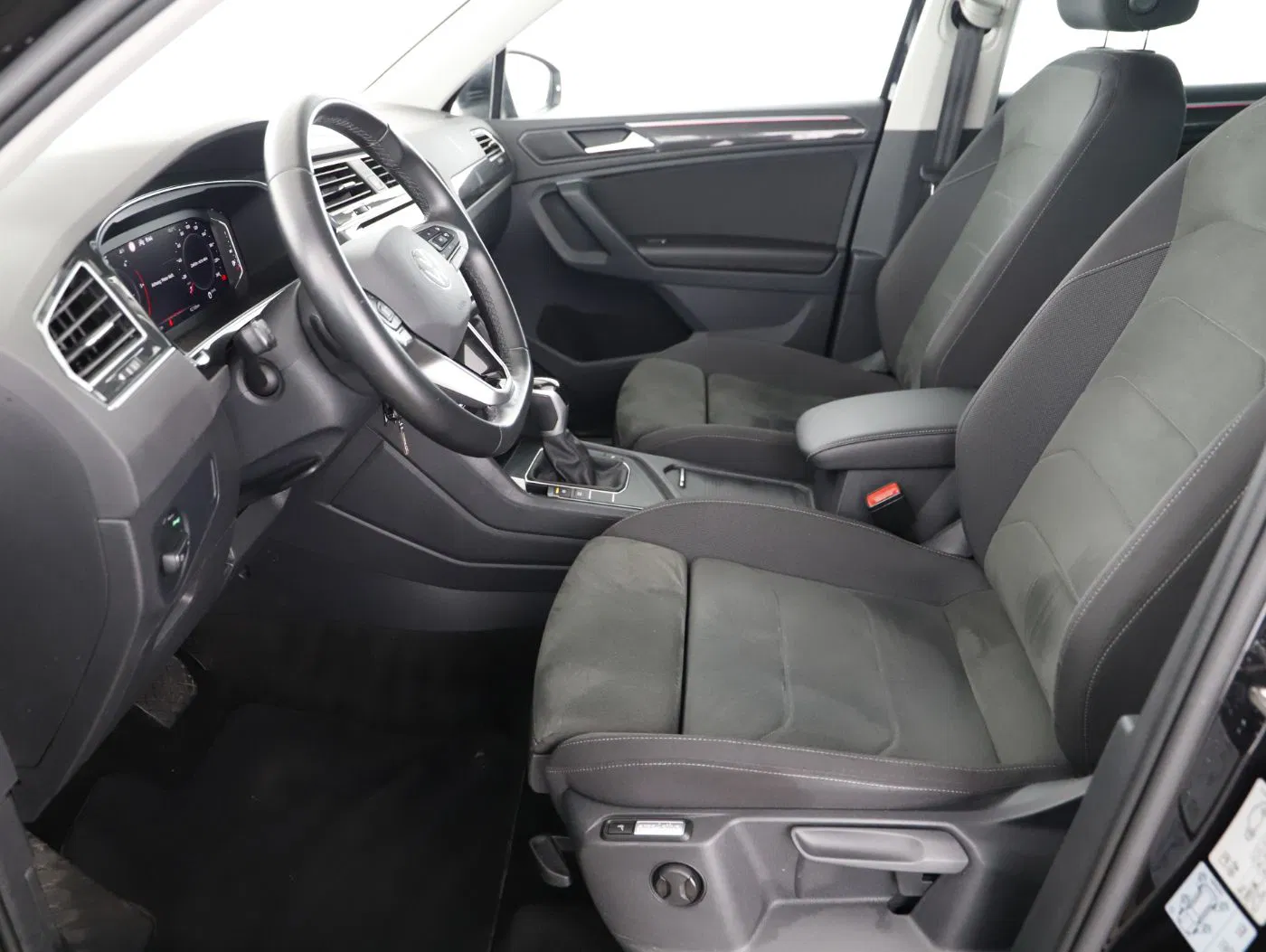 VW Tiguan 2.0 TDI BMT Elegance | Bild 9 von 23
