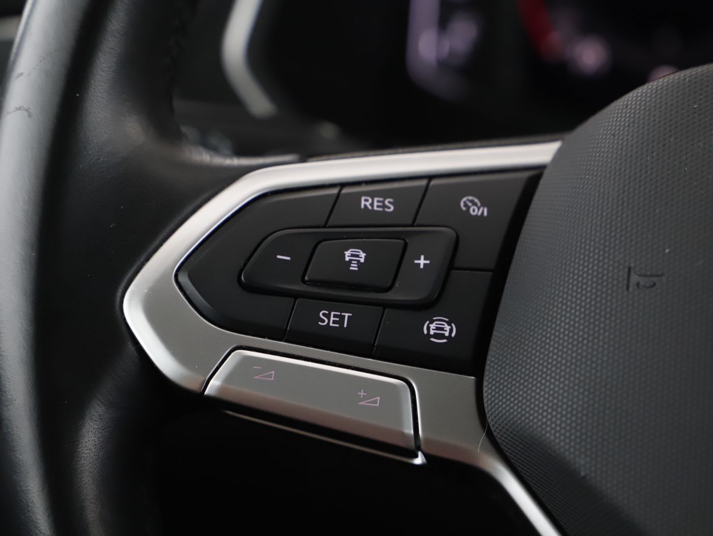 VW Tiguan 2.0 TDI BMT Elegance | Bild 18 von 23