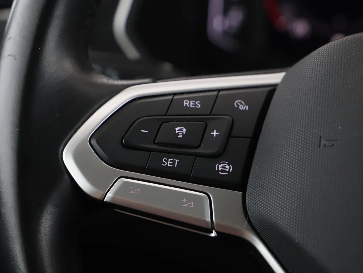 VW Tiguan 2.0 TDI BMT Elegance | Bild 18 von 23
