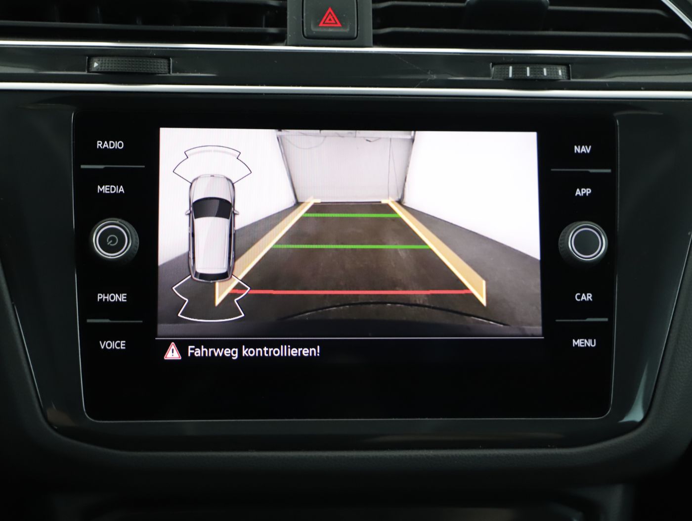 VW Tiguan 2.0 TDI BMT Elegance | Bild 16 von 23