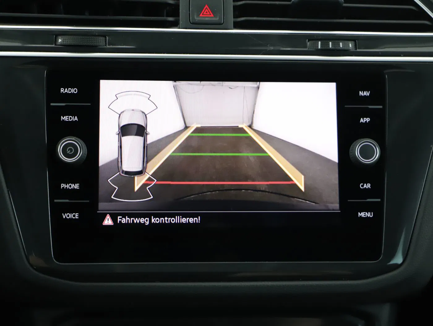 VW Tiguan 2.0 TDI BMT Elegance | Bild 16 von 23