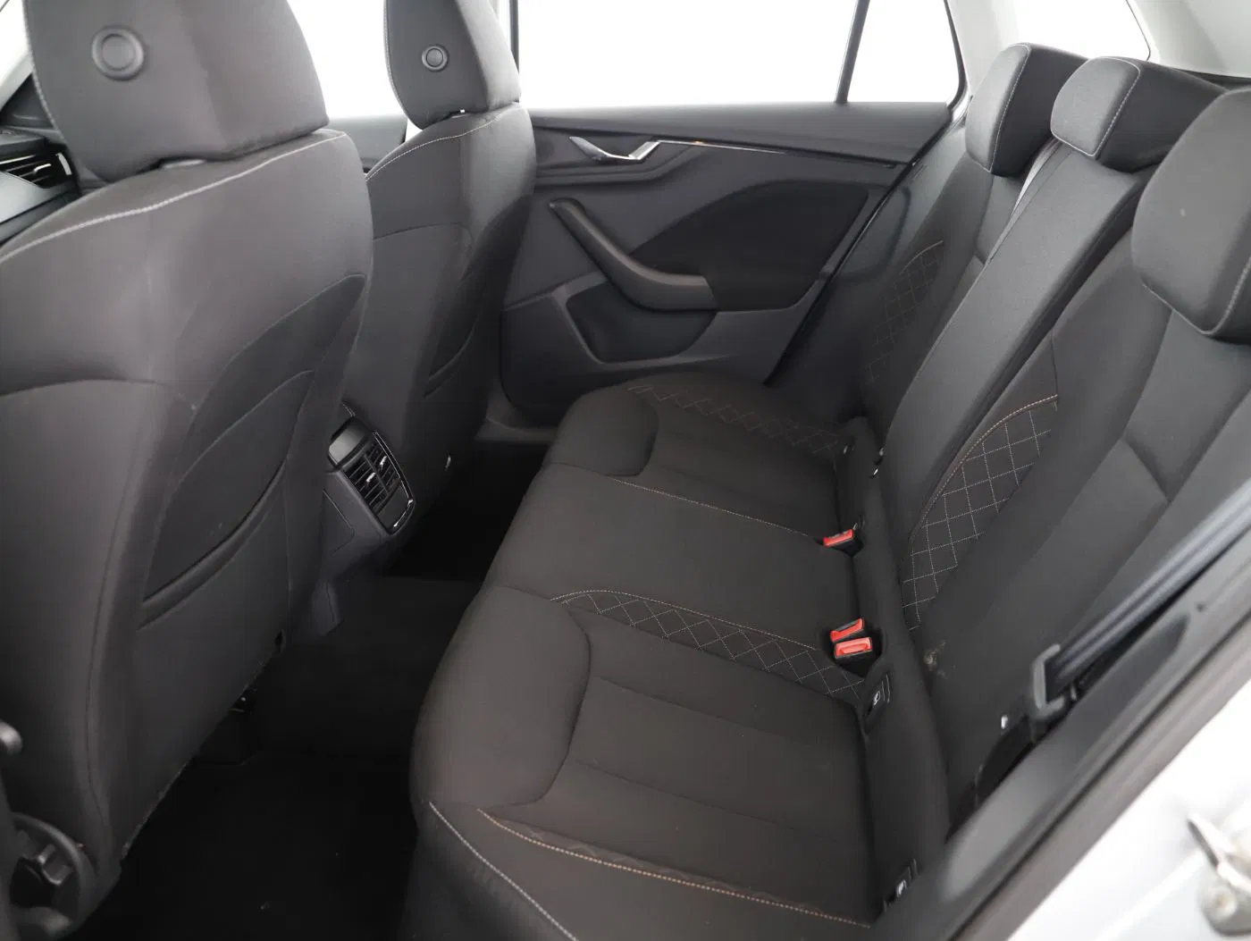 Skoda Kamiq 1.0 TSI Ambition | Bild 21 von 23