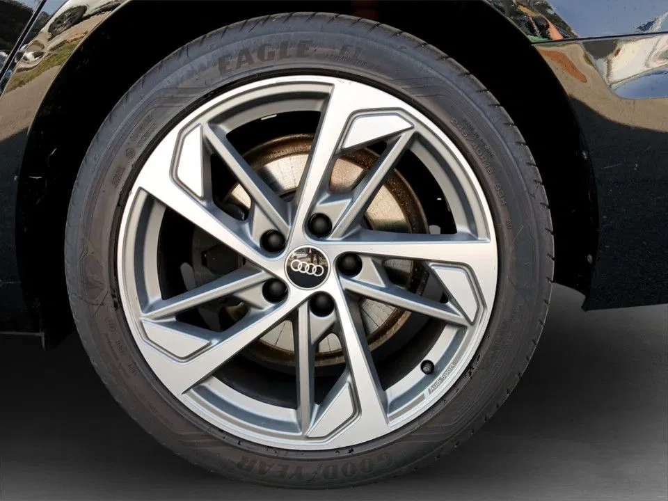 Audi A4 Avant 30 2.0 TDI | Bild 6 von 21