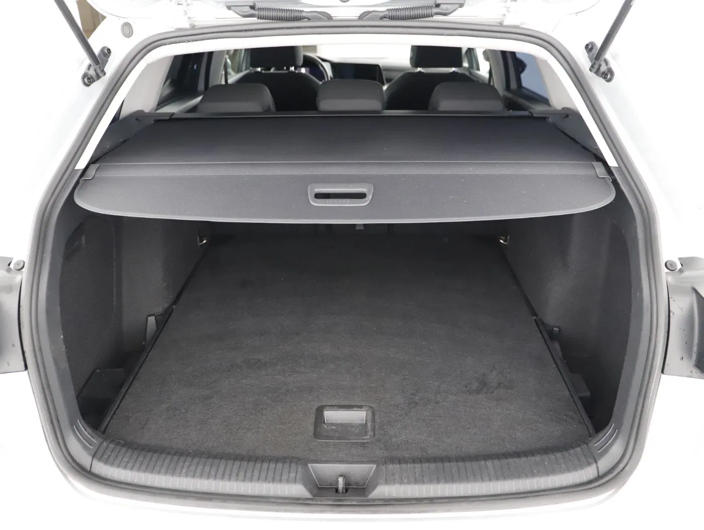 VW Golf VIII Variant 2.0 TDI Life | Bild 22 von 23