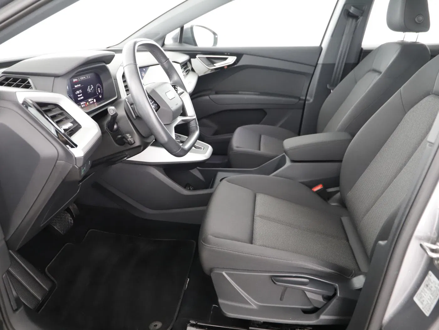 Audi Q4 45 e-tron SB quattro 210 kW | Bild 10 von 25