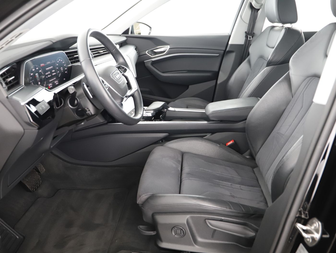 Audi e-tron 55 quattro business | Bild 7 von 25