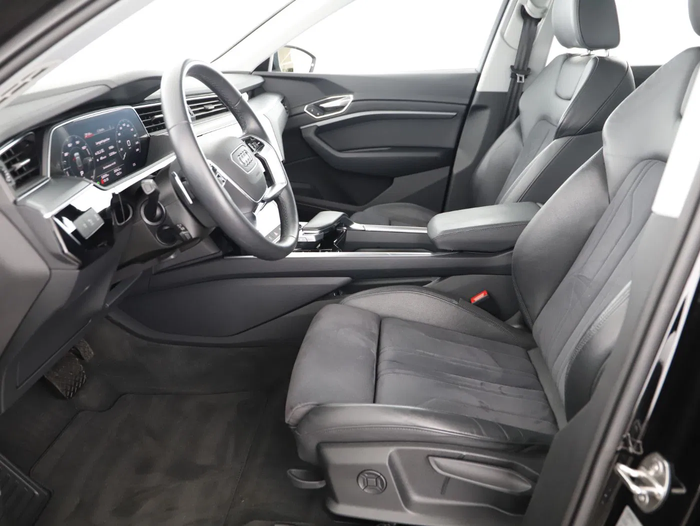Audi e-tron 55 quattro business | Bild 7 von 25