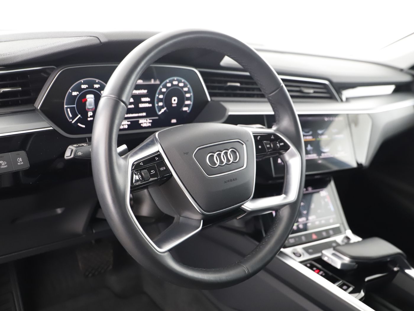 Audi e-tron 55 quattro business | Bild 10 von 25