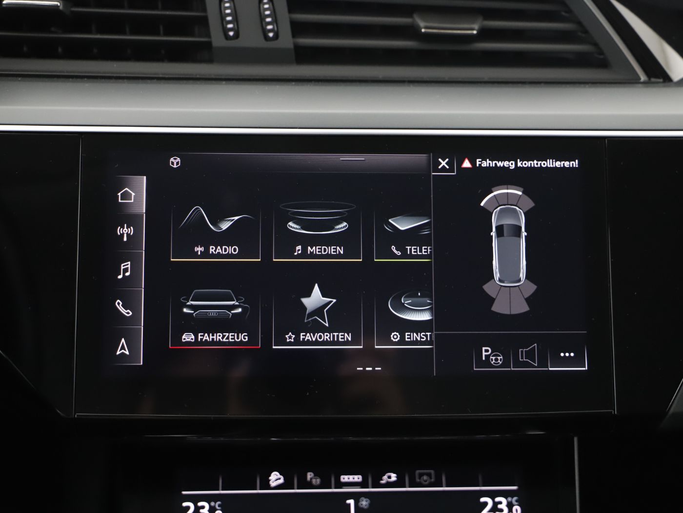 Audi e-tron 55 quattro business | Bild 16 von 25