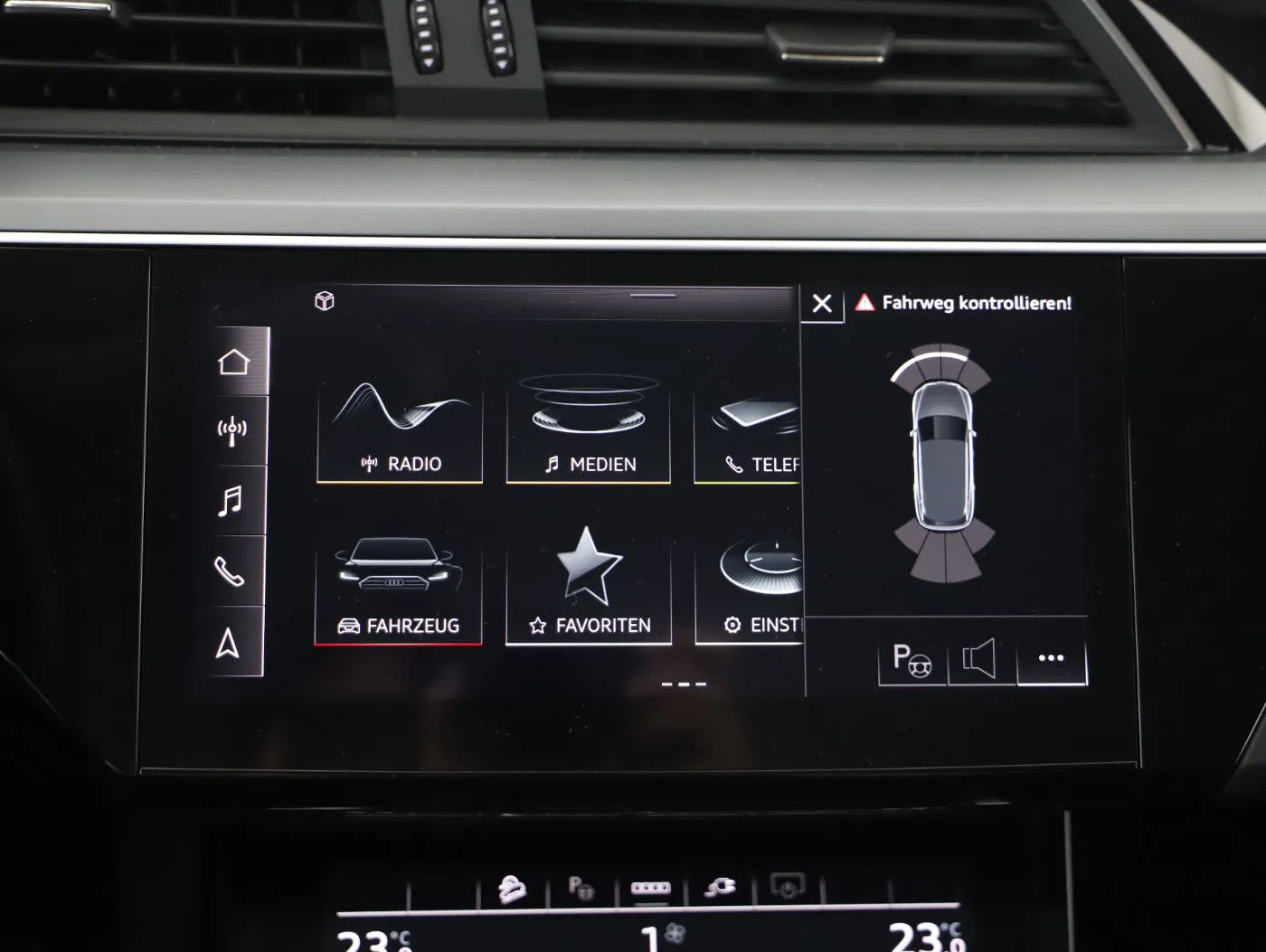 Audi e-tron 55 quattro business | Bild 16 von 25