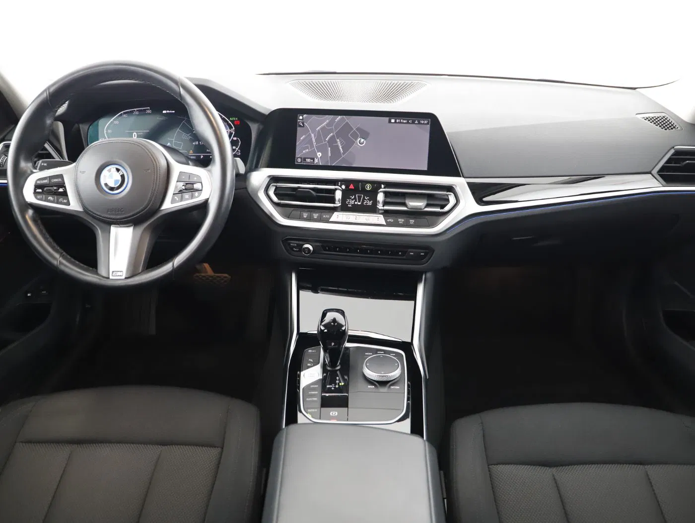 BMW 330e xDrive Touring Advantage | Bild 11 von 24