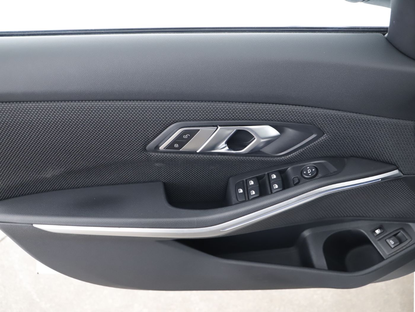 BMW 330e xDrive Touring Advantage | Bild 7 von 24
