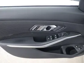 BMW 330e xDrive Touring Advantage | Thumbnail 7 von 24