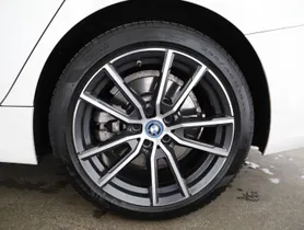 BMW 330e xDrive Touring Advantage | Thumbnail 6 von 24