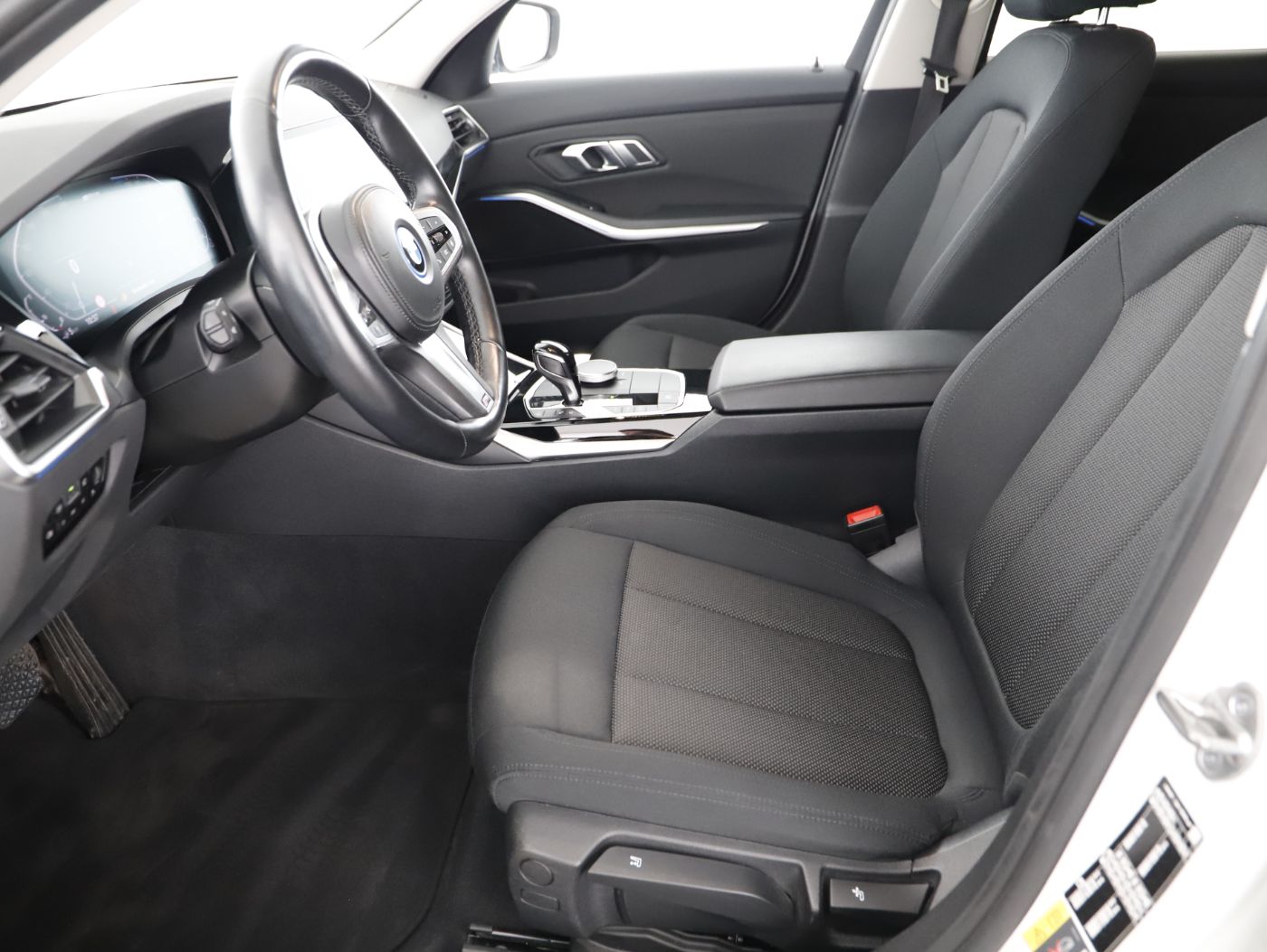 BMW 330e xDrive Touring Advantage | Bild 10 von 24