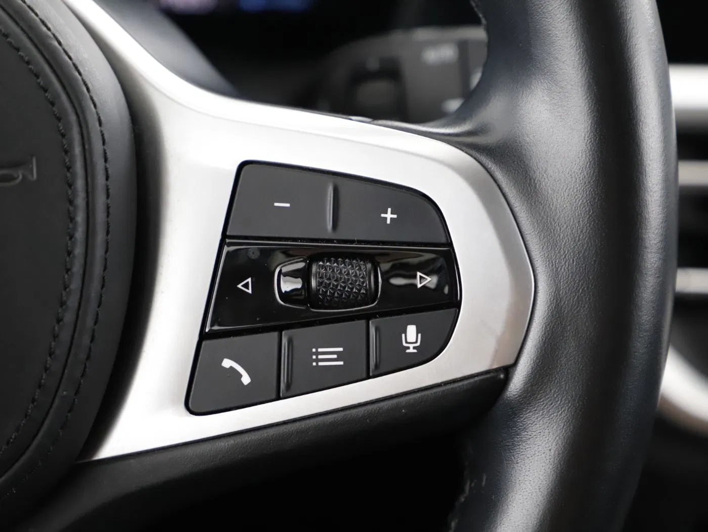 BMW 330e xDrive Touring Advantage | Bild 14 von 24