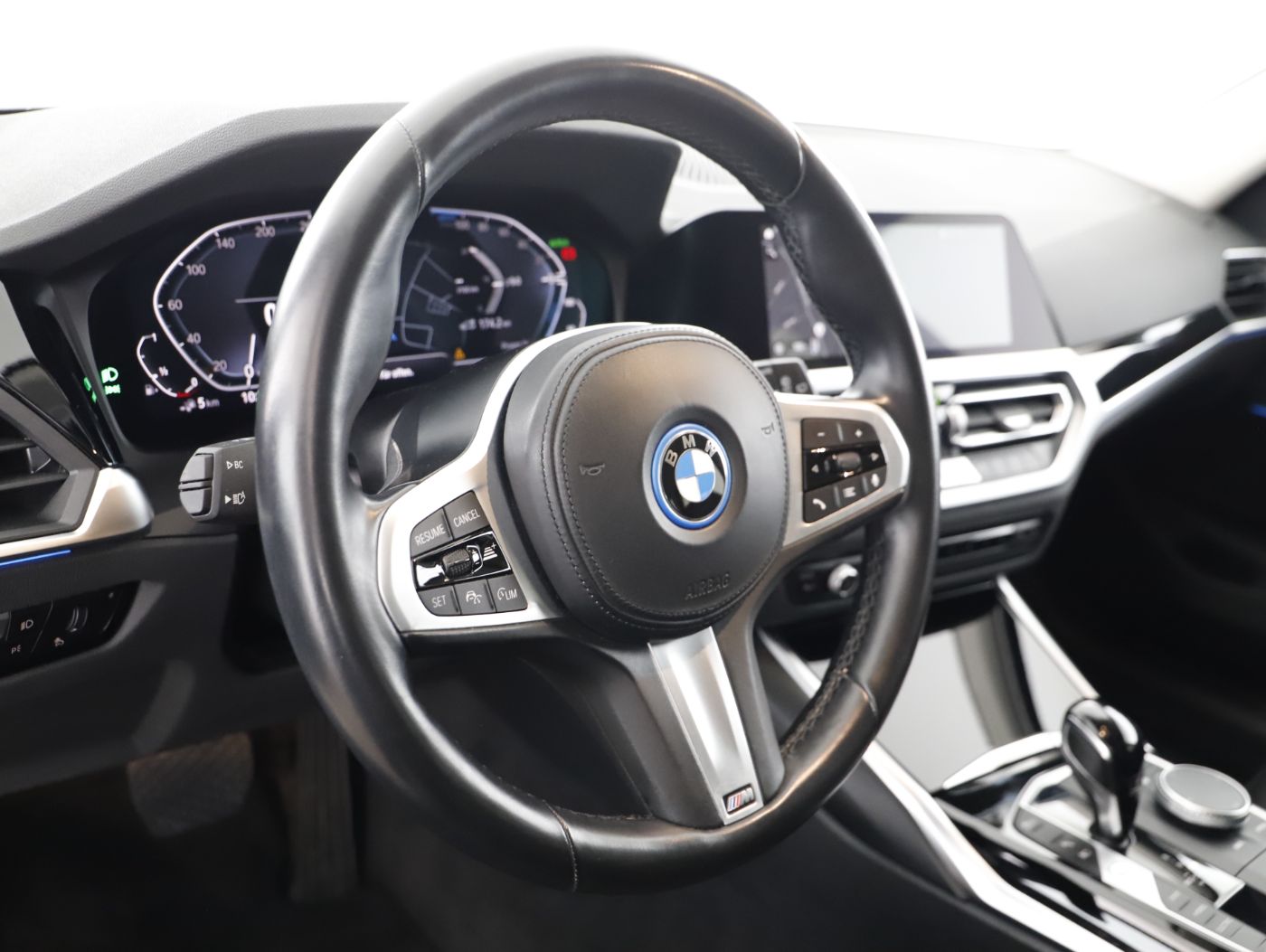 BMW 330e xDrive Touring Advantage | Bild 12 von 24