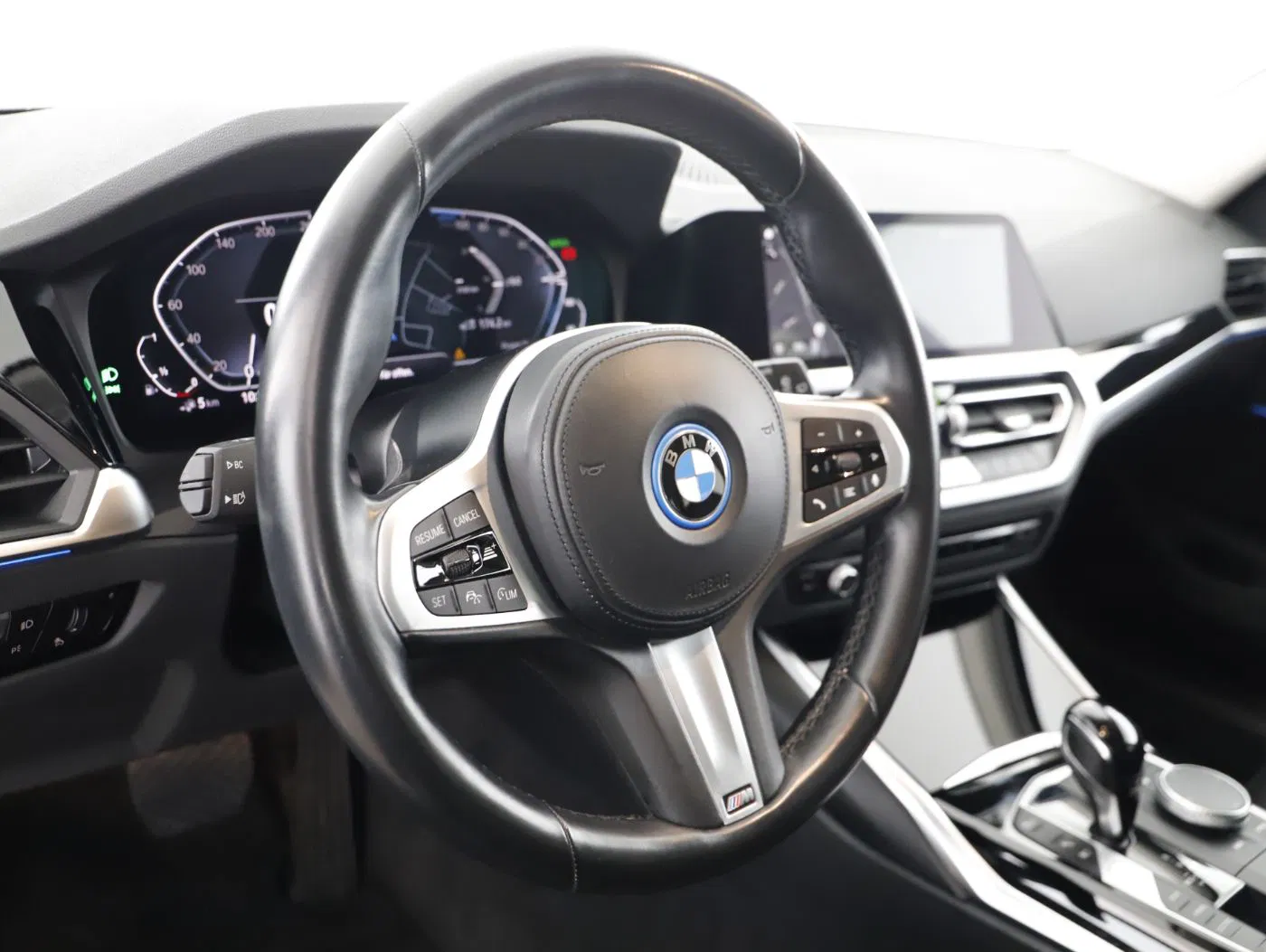 BMW 330e xDrive Touring Advantage | Bild 12 von 24