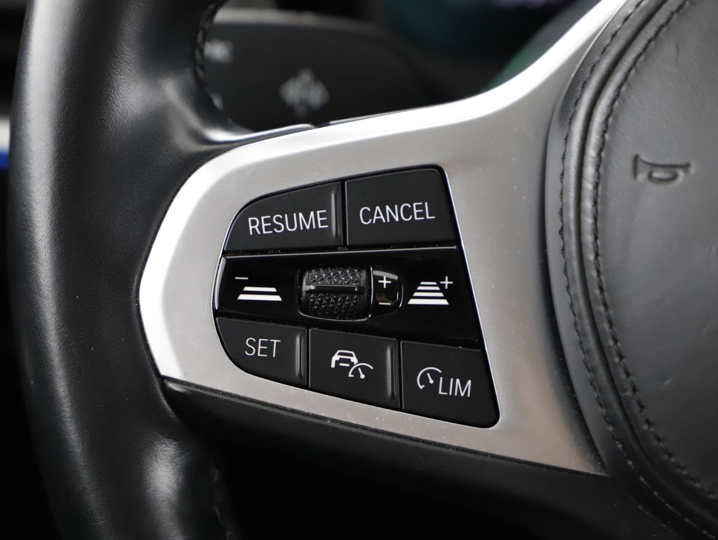 BMW 330e xDrive Touring Advantage | Bild 13 von 24