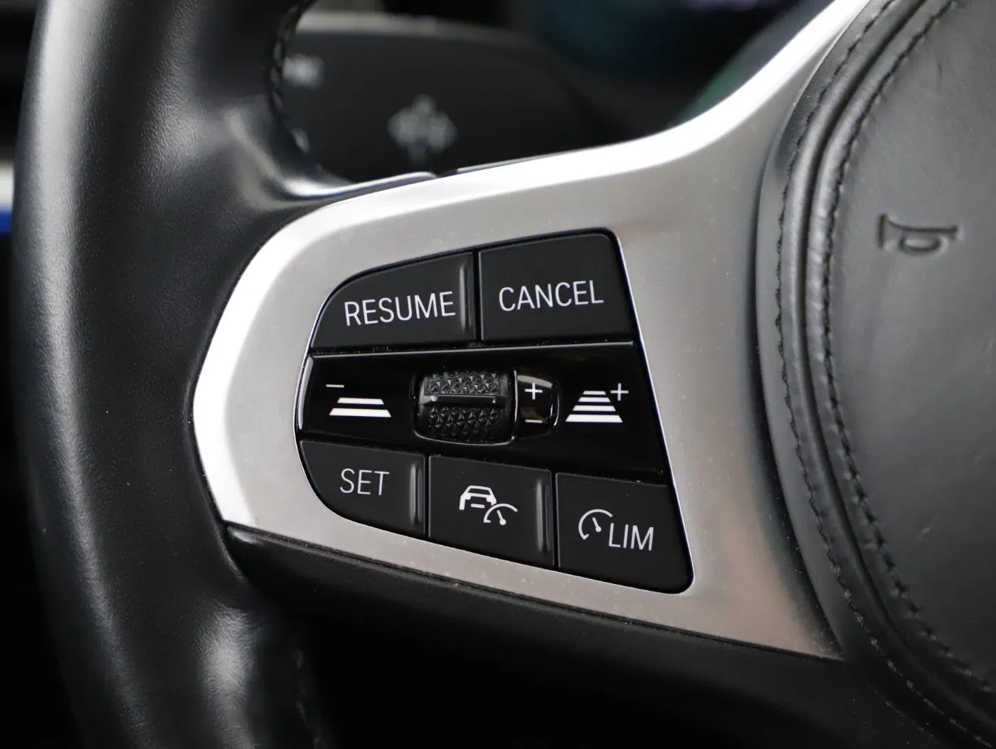 BMW 330e xDrive Touring Advantage | Bild 13 von 24