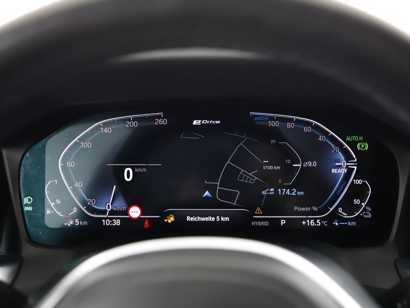 BMW 330e xDrive Touring Advantage | Bild 15 von 24