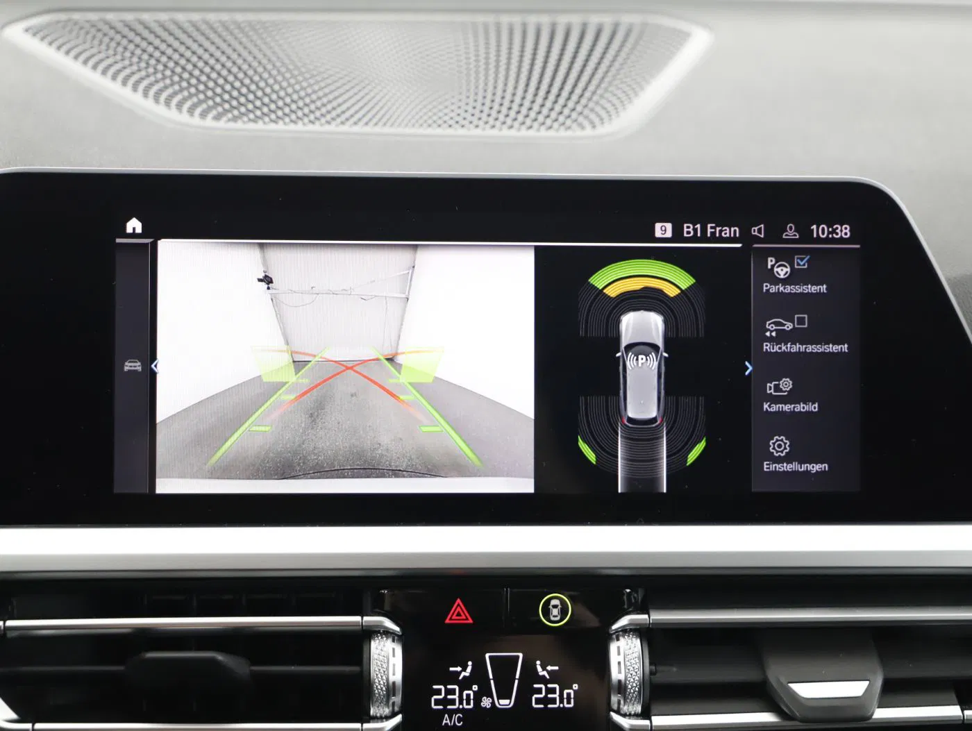 BMW 330e xDrive Touring Advantage | Bild 18 von 24