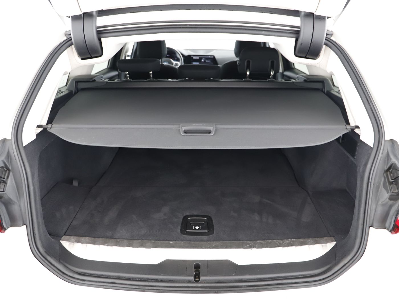 BMW 330e xDrive Touring Advantage | Bild 22 von 24