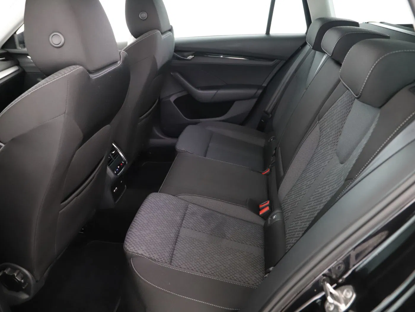 Skoda Octavia Combi 2.0 TDI Ambition | Bild 8 von 24