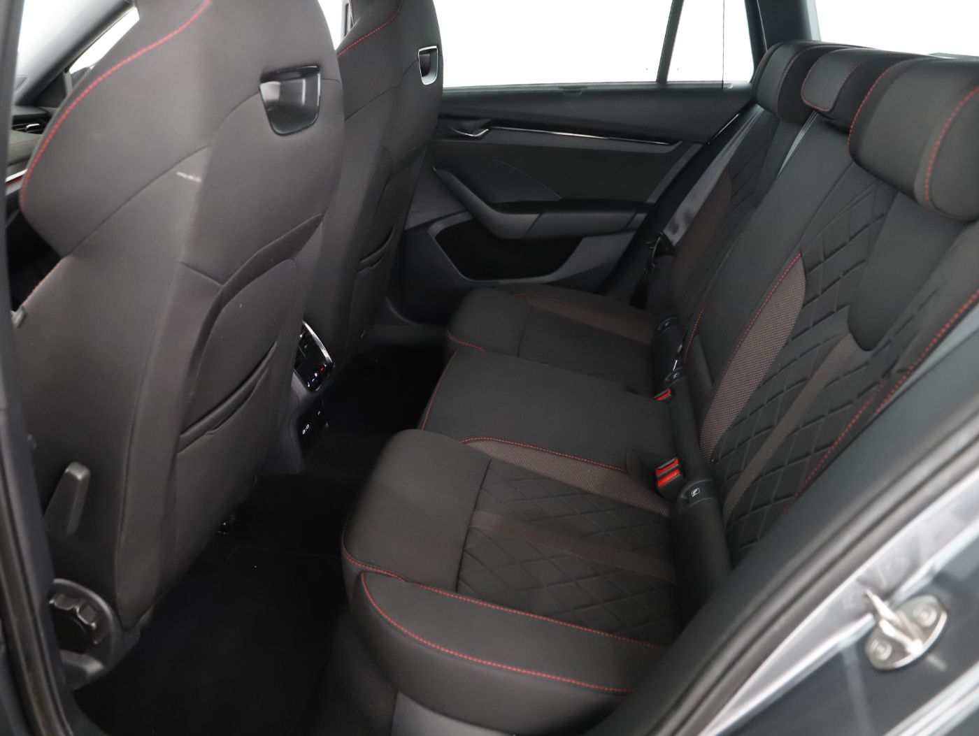 Skoda Octavia Combi 2.0 TDI 4x4 RS | Bild 8 von 18
