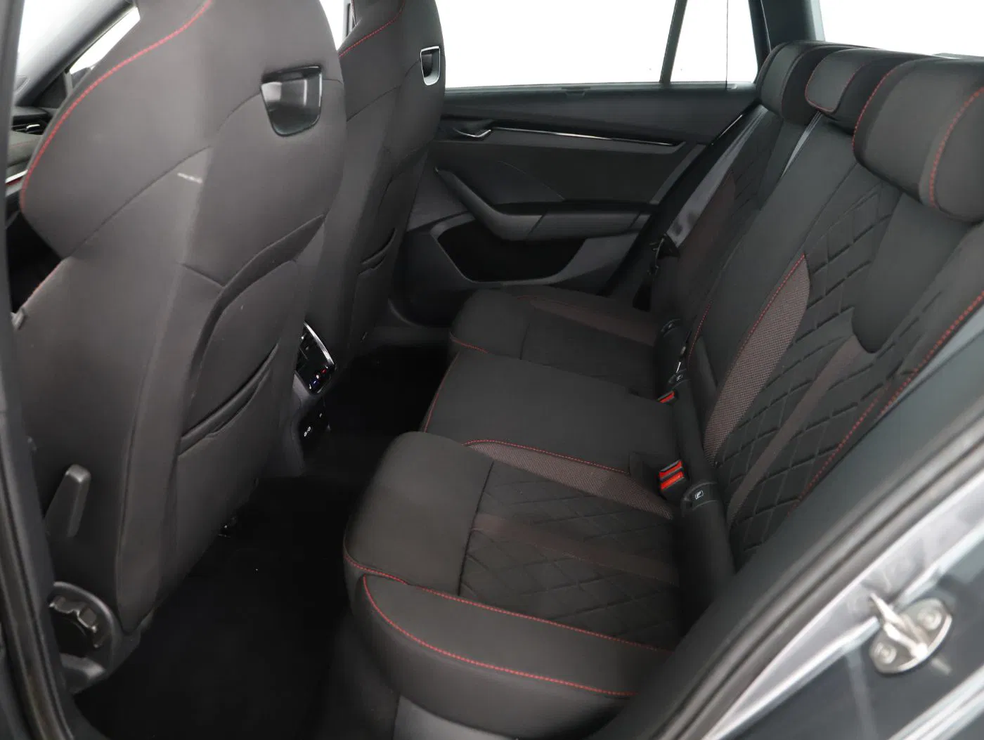 Skoda Octavia Combi 2.0 TDI 4x4 RS | Bild 8 von 18