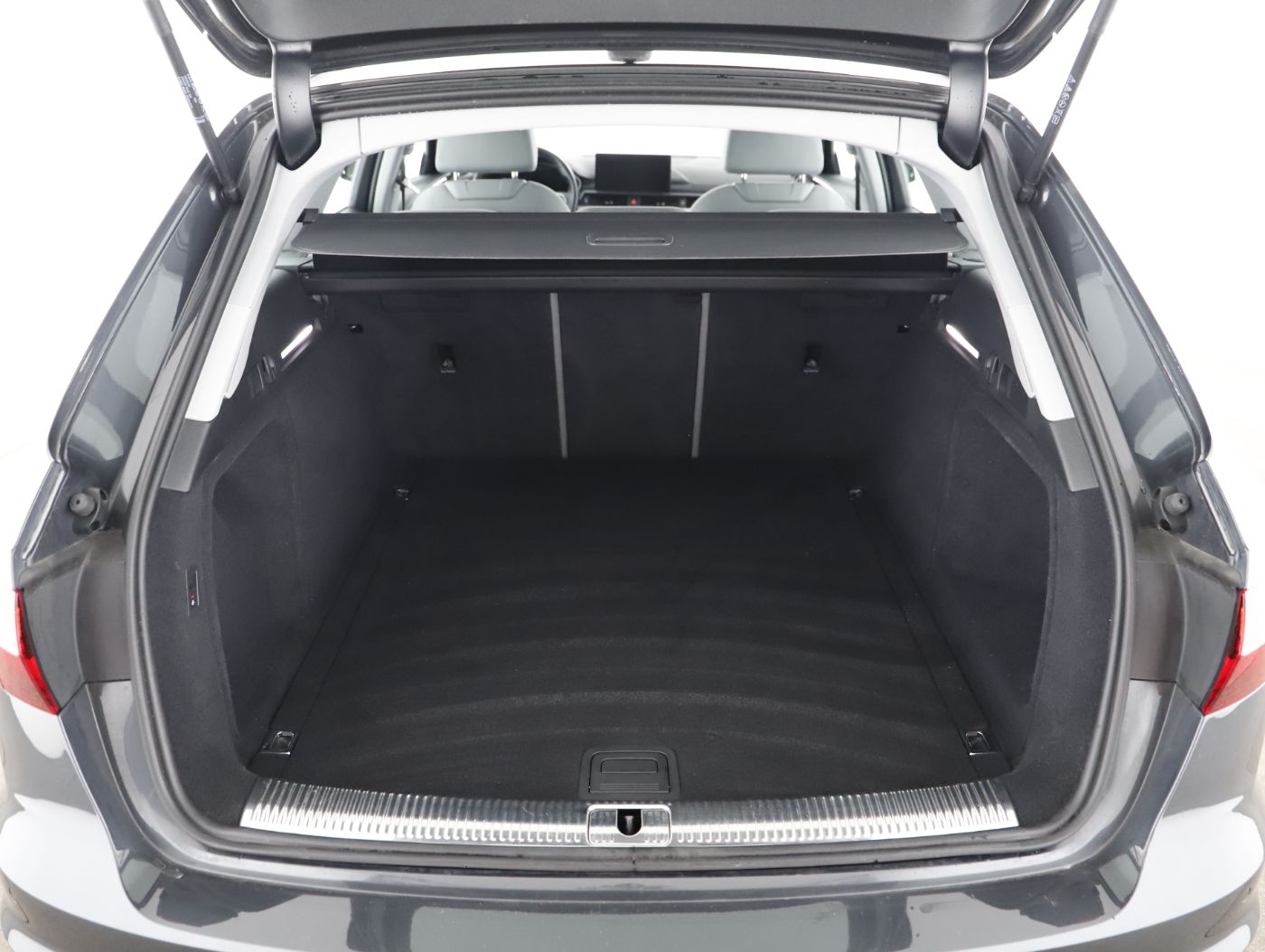 Audi A4 Avant 30 2.0 TDI advanced | Bild 25 von 28