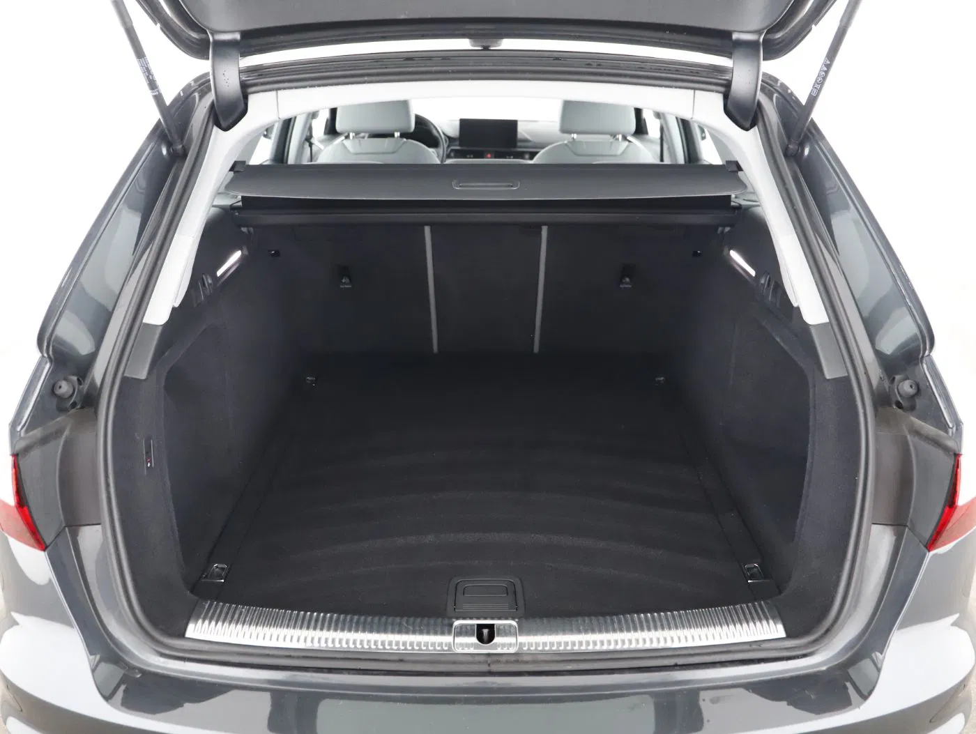 Audi A4 Avant 30 2.0 TDI advanced | Bild 25 von 28