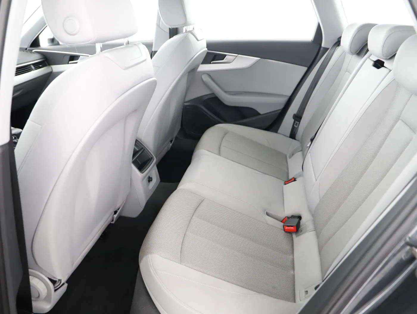 Audi A4 Avant 30 2.0 TDI advanced | Bild 11 von 28