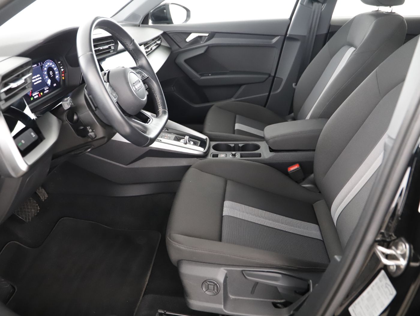 Audi A3 Sportback 35 2.0 TDI S-Line | Bild 7 von 24