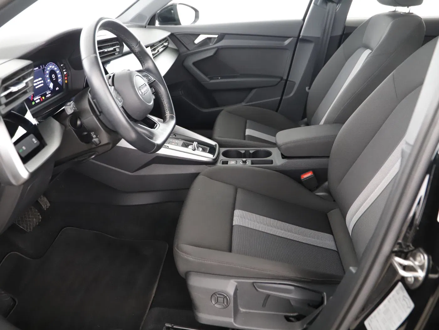 Audi A3 Sportback 35 2.0 TDI S-Line | Bild 7 von 24