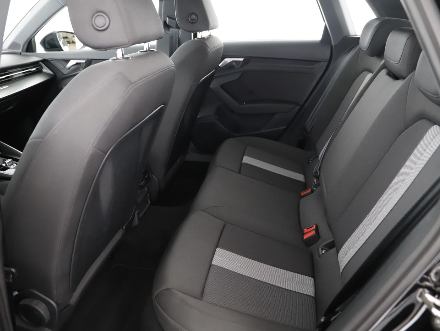 Audi A3 Sportback 35 2.0 TDI S-Line | Bild 8 von 24