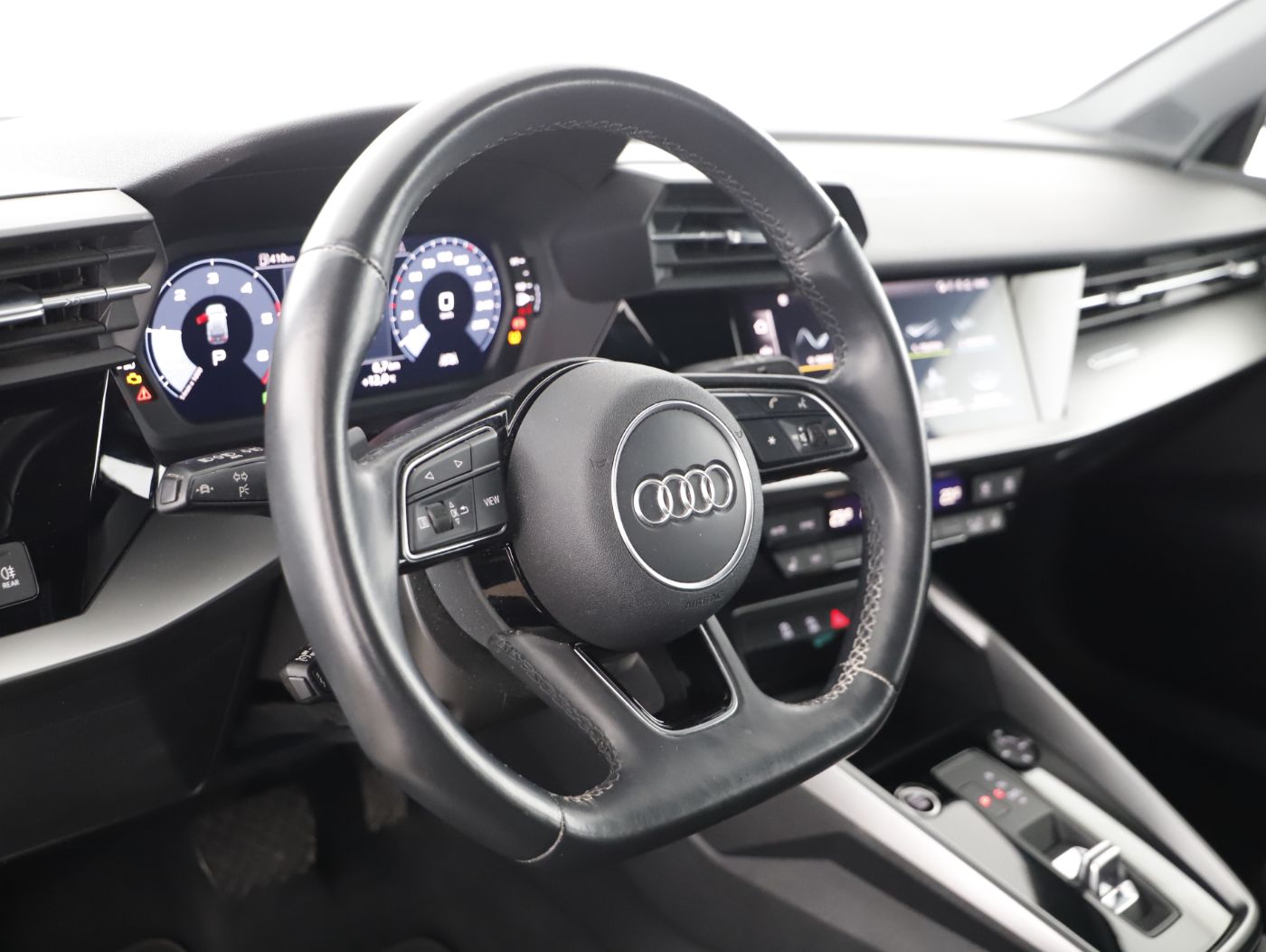 Audi A3 Sportback 35 2.0 TDI S-Line | Bild 10 von 24